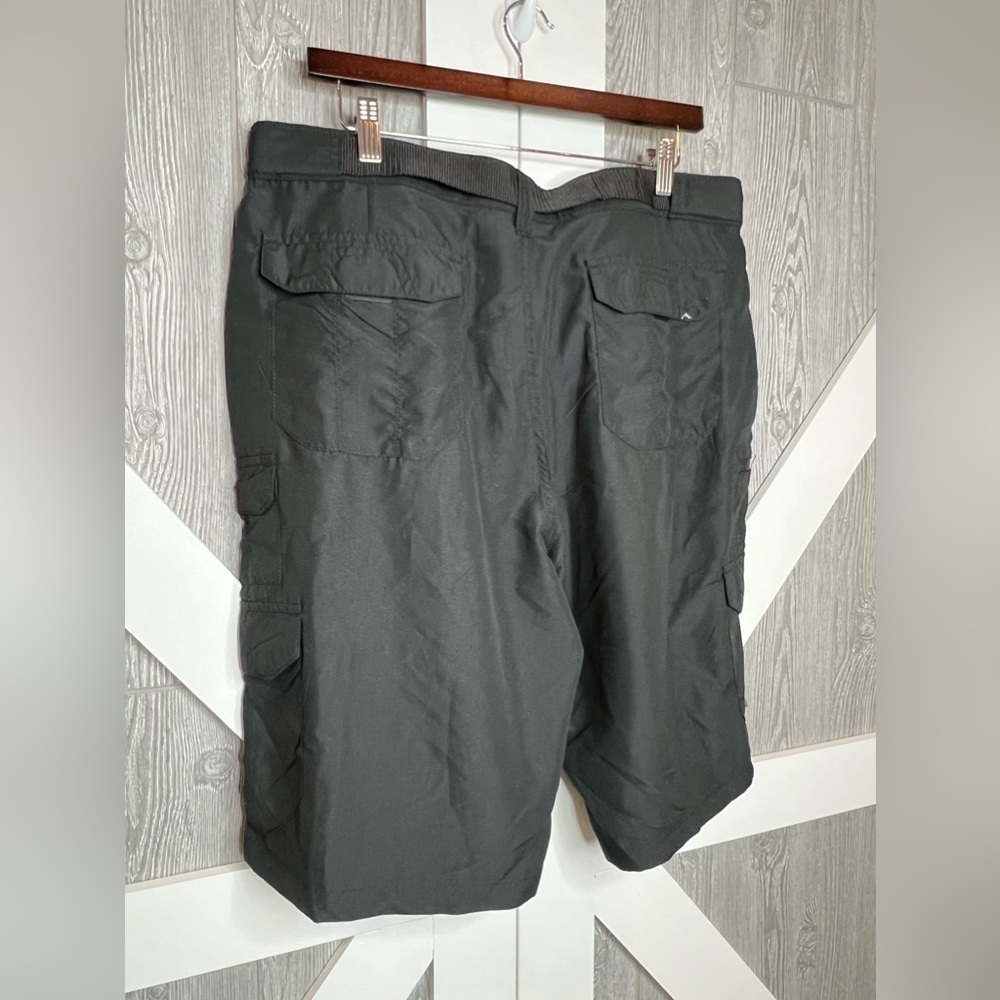 D16.23. Denali Men's Microfiber Pocket Cargo Shorts Black Size 36 - Picture 7 of 8